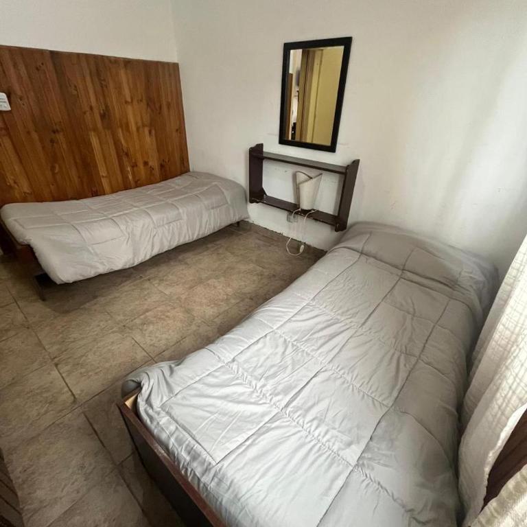 Hermoso chalet para 6 personas a 2 cuadras de la playa QUEQUEN - Two-Bedroom House - 1