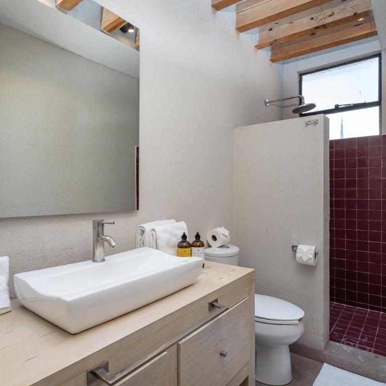 The Glasshouse, Contemporary 5BR Home with Pool & Rooftop - Casa de 5 dormitorios - 20