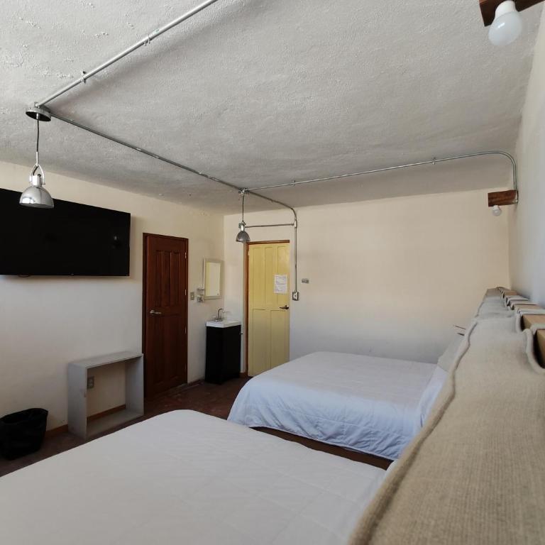Hostalgia Casa Zul - Habitación Doble con baño privado - 5