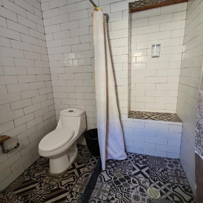 Hostalgia Casa Zul - Habitación con cama extragrande y baño privado - 6
