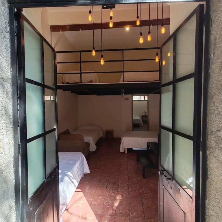 Hostalgia Casa Zul - Cama en habitación compartida femenina de 6 camas - 3