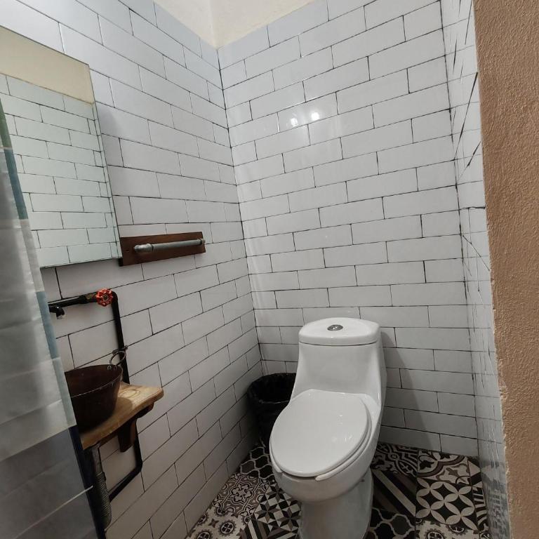 Hostalgia Casa Zul - Cama en habitación compartida femenina de 6 camas - 10