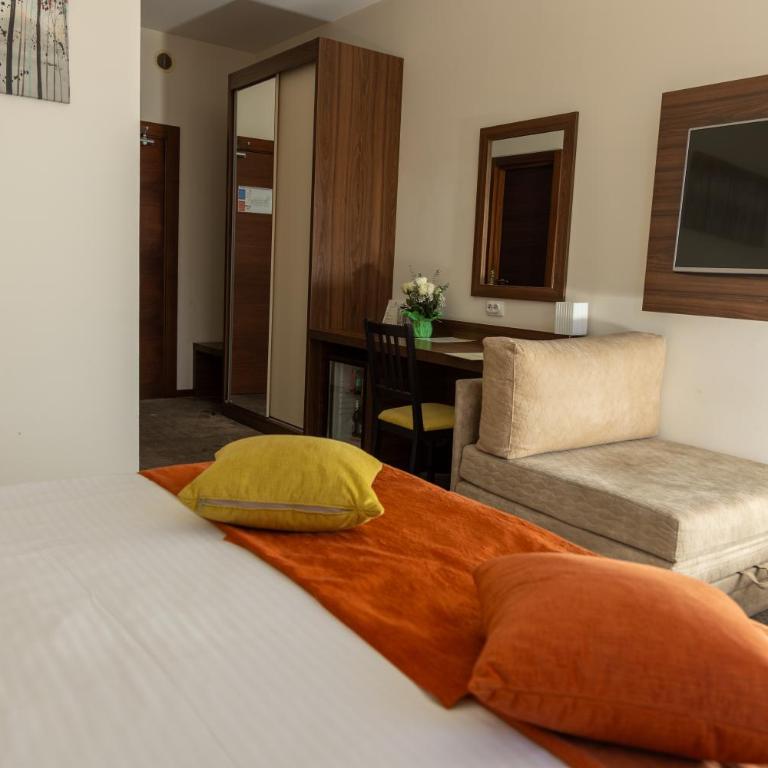 Hotel Marshal Belgrade - Superior Triple Room - 1