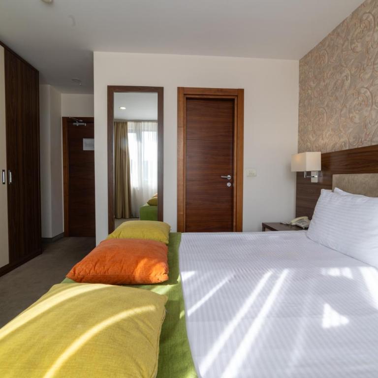 Hotel Marshal Belgrade - Deluxe Triple Room - 3