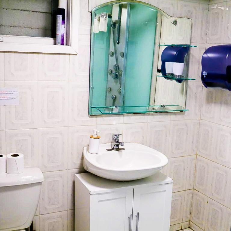Hostal Turpial Patagonia - Double Room with Shared Bathroom - 4