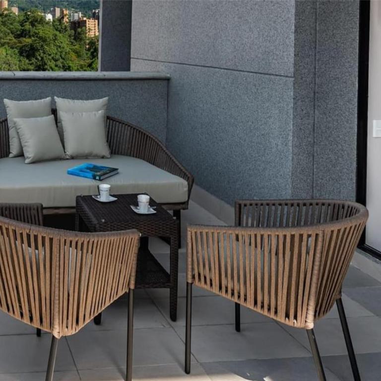 York Medellin, Curio Collection by Hilton - Suite Junior con cama extragrande, terraza y cocina - 2