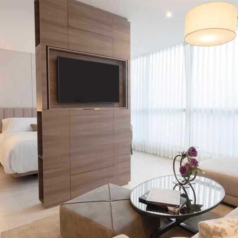 York Medellin, Curio Collection by Hilton - Suite Junior con cama extragrande, terraza y cocina - 5