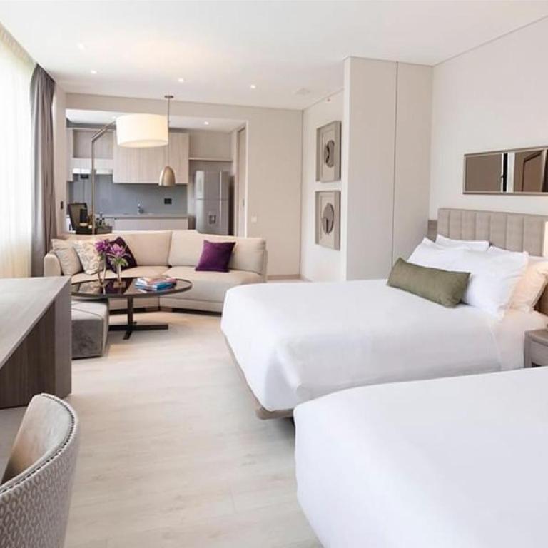 York Medellin, Curio Collection by Hilton - Estudio con 2 camas dobles y zona de cocina - 4
