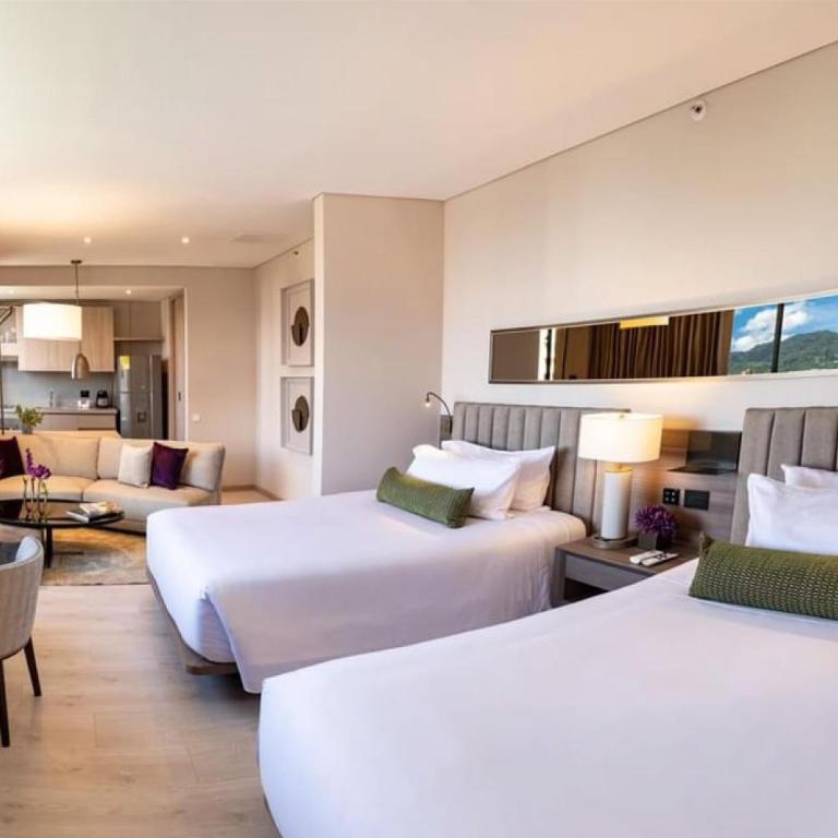 York Medellin, Curio Collection by Hilton - Estudio con 2 camas dobles y zona de cocina - 5