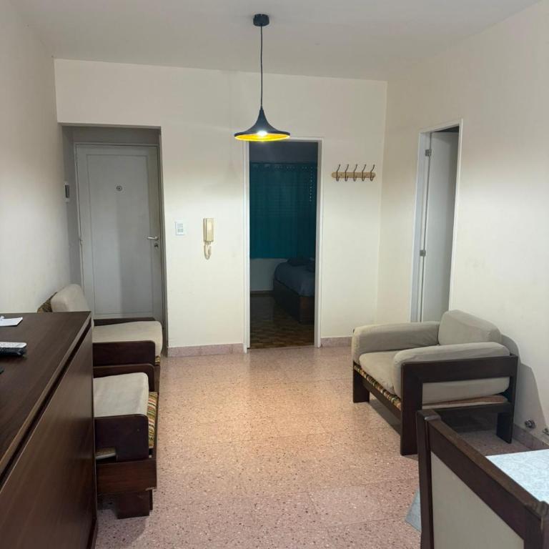 Comodo departamento en calle Alsina zona Güemes - One-Bedroom Apartment - 6