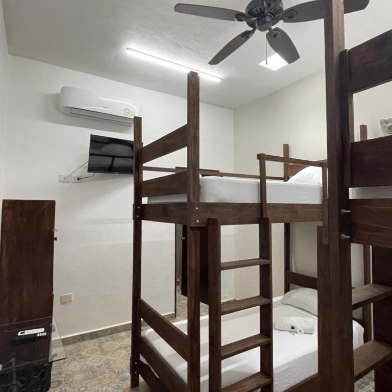 My Family In Merida Hostel - Classic Quadruple Room - 2