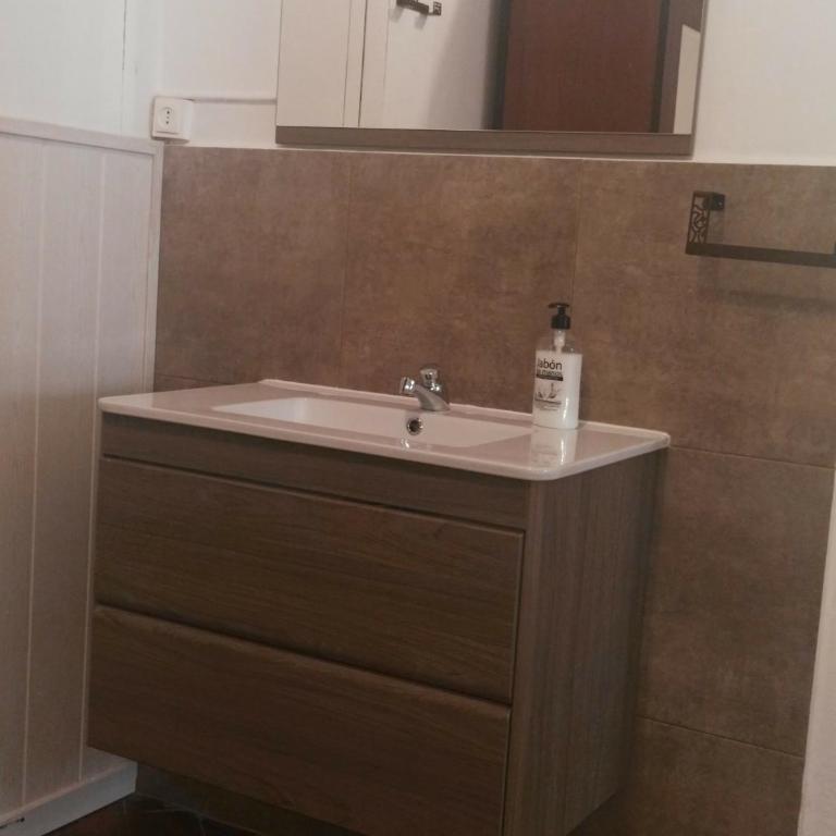 Hostal Dragonflybcn - Budget Triple Room - 3