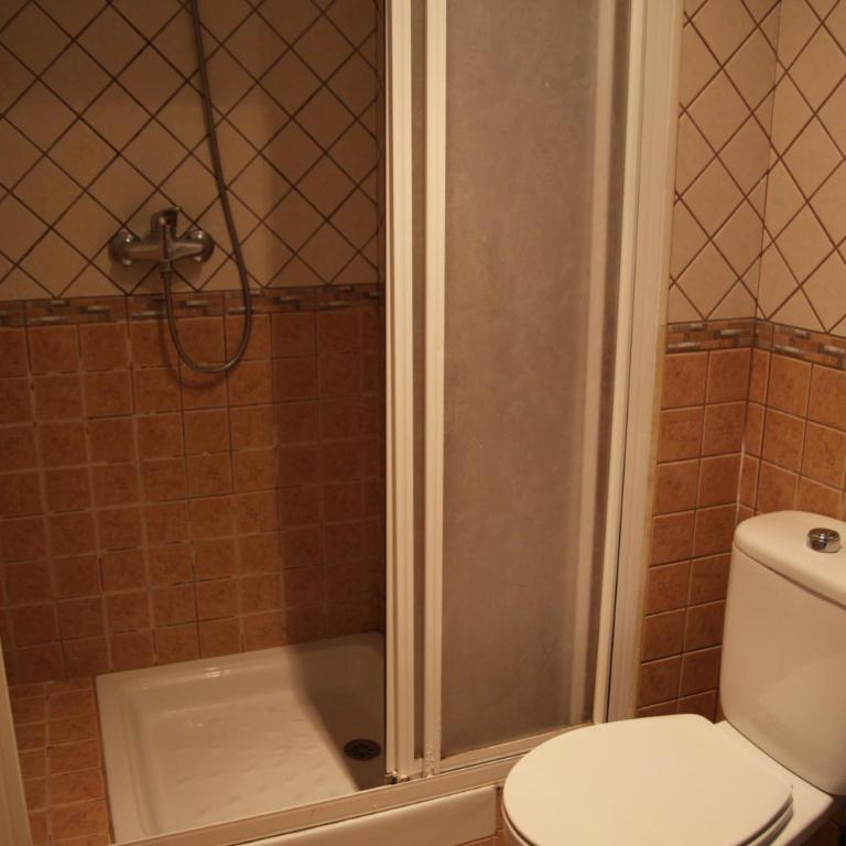 Easy Nerja Bronce - Cama en habitación femenina compartida de 4 camas - 3