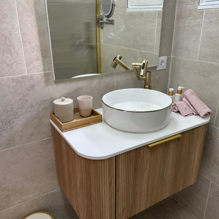 CHARMANT 2 PIECES DANS VILLA INDIVIDUELLE TERRASSES JARDIN - Appartement 1 Chambre - 24