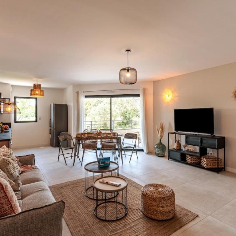 Superb flat with a lovely view of the mountains - Two-Bedroom Apartment - 1
