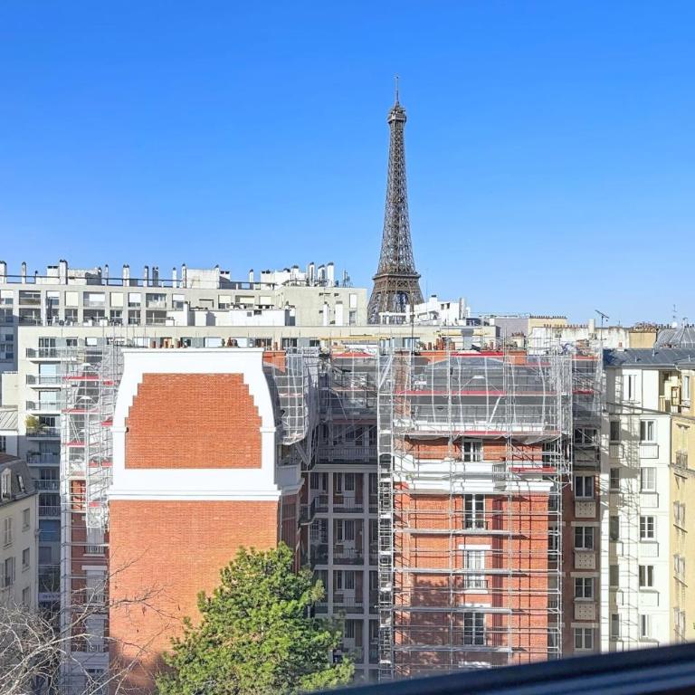 Appartement avec balcon vue Tour Eiffel - Appartement - 5