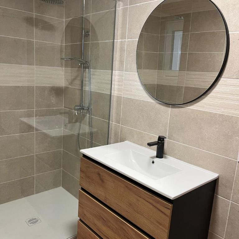 La Pinède appartement T2 accès piscine - One-Bedroom Apartment - 12