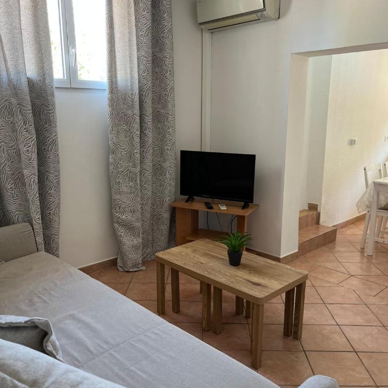 La Pinède appartement T2 accès piscine - One-Bedroom Apartment - 10