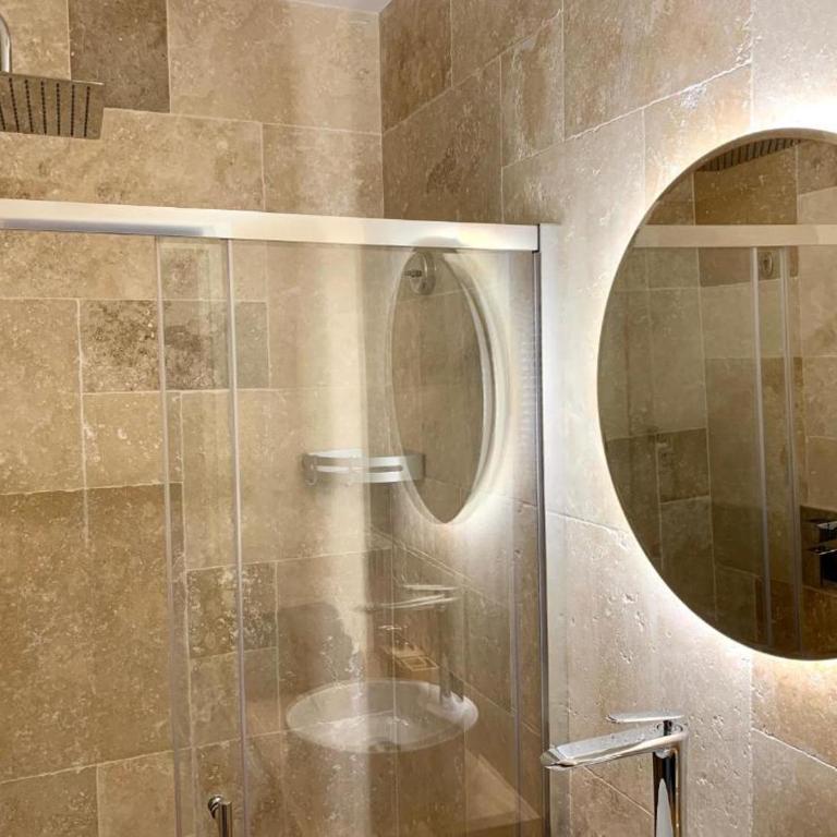 New - Appartement ou Studio Vieil Antibes - Appartement 2 Chambres - 22