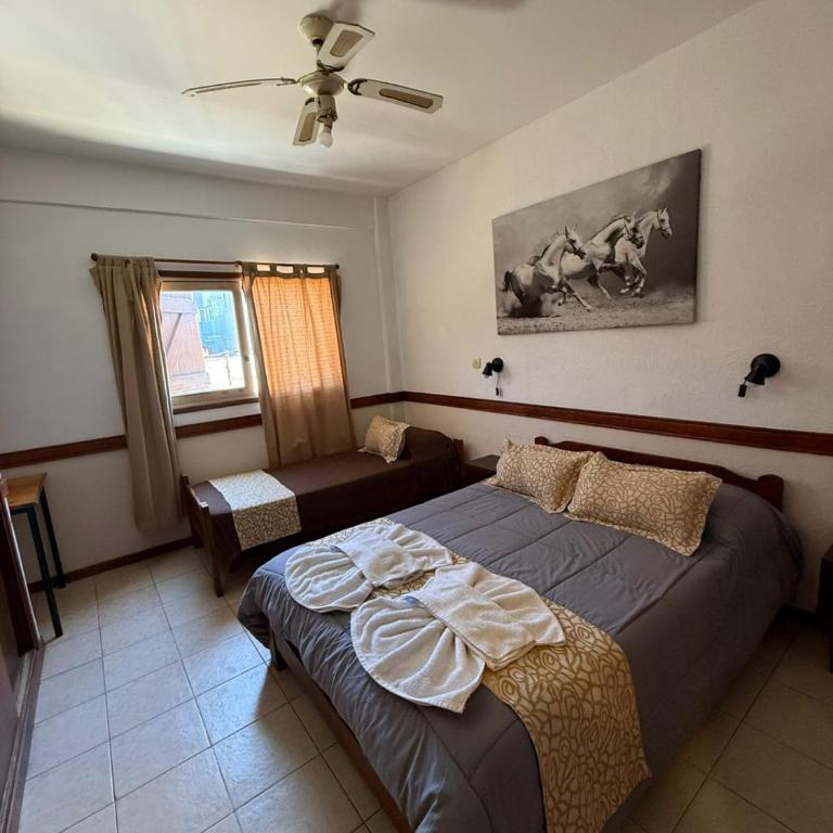 HOTEL ROYAL - Triple Room with Bathroom - 2