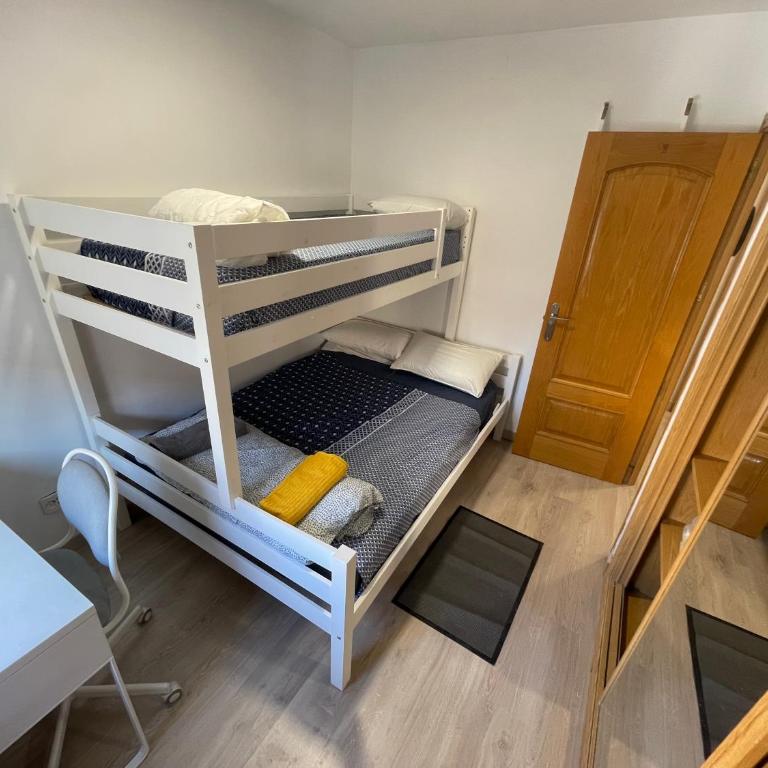 Piso en calle Álvarez de la Ribera 18 - Apartamento de 2 dormitorios - 4