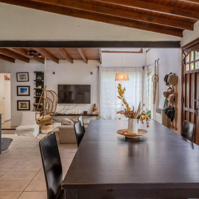 Ideal Casa de 2 Pisos Con Quincho Y Pileta - Casa de 4 dormitorios - 2
