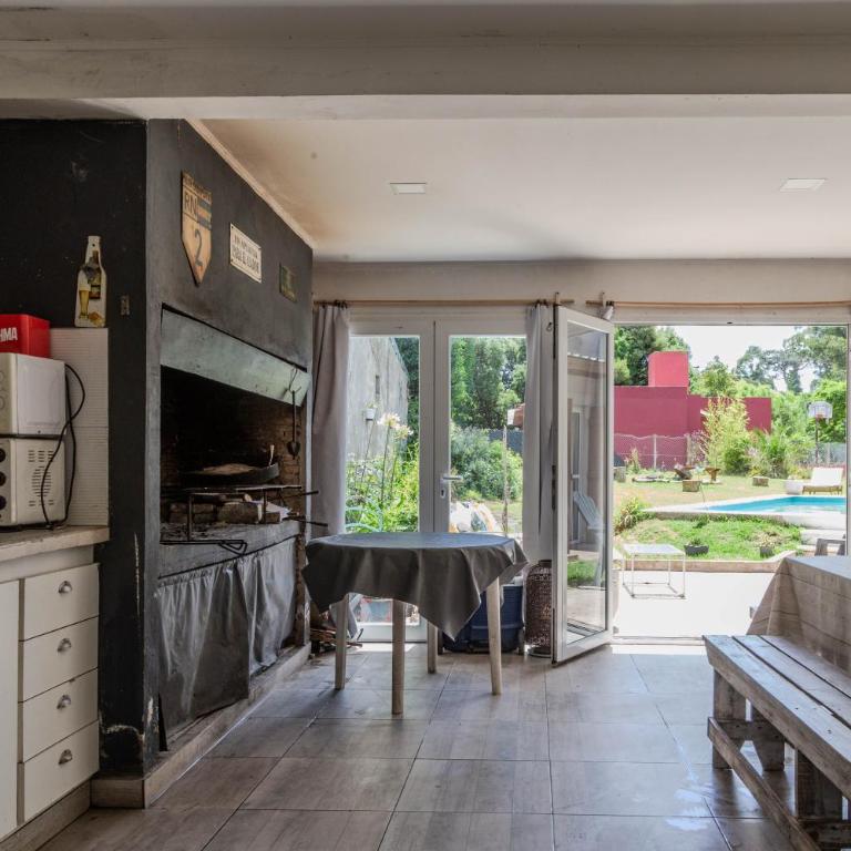 Ideal Casa de 2 Pisos Con Quincho Y Pileta - Casa de 4 dormitorios - 20