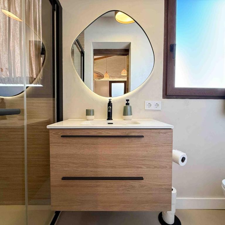 Precioso atico centenario entre dos castillos - One-Bedroom Apartment - 2