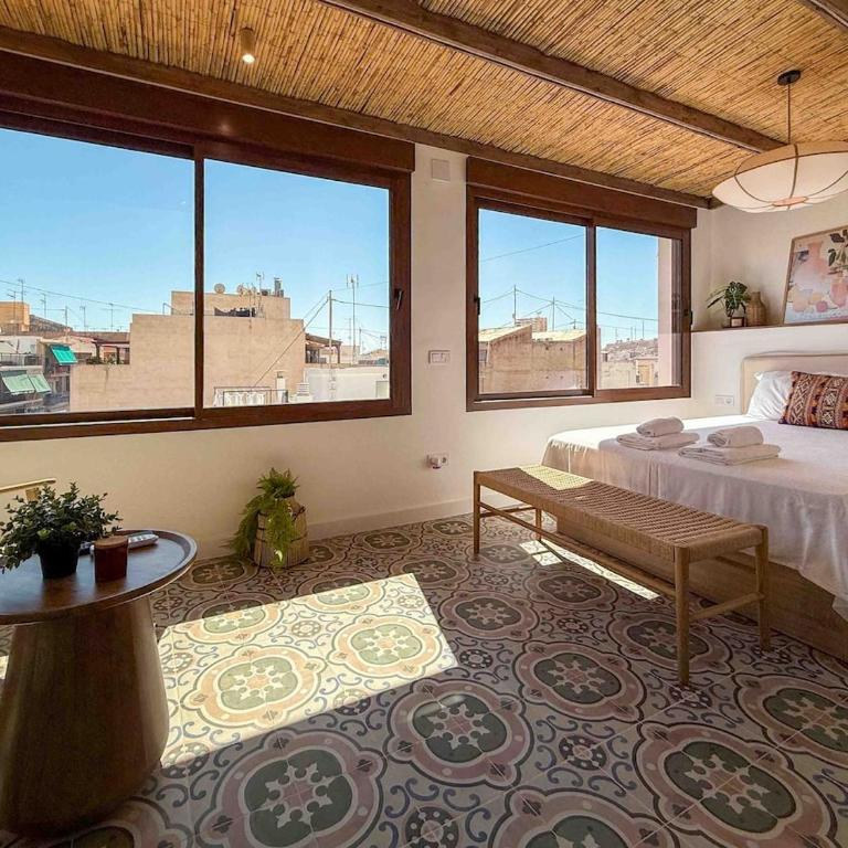 Precioso atico centenario entre dos castillos - One-Bedroom Apartment - 8