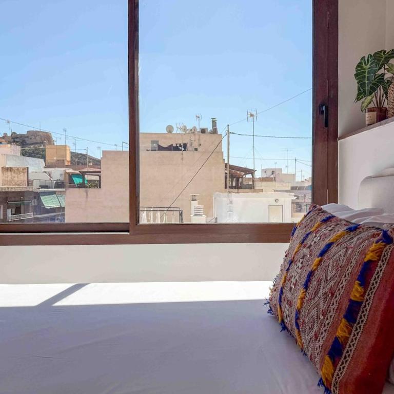 Precioso atico centenario entre dos castillos - One-Bedroom Apartment - 9