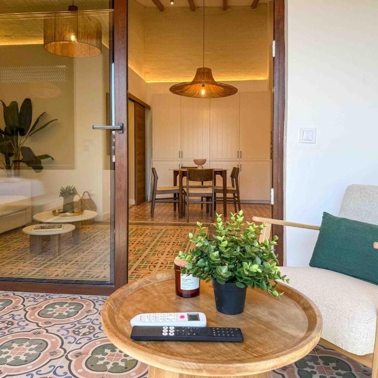 Precioso atico centenario entre dos castillos - One-Bedroom Apartment - 14