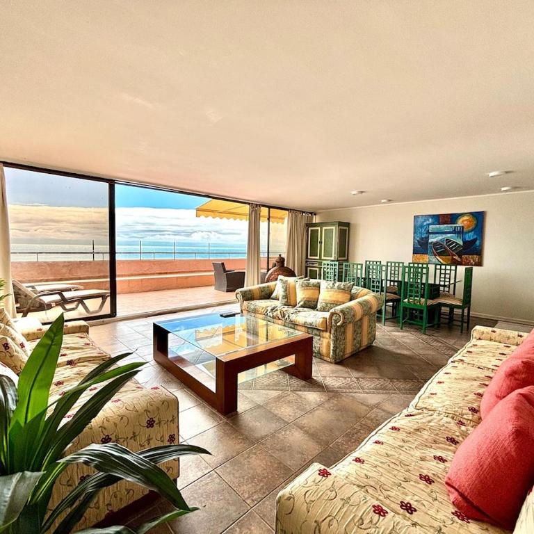 Espectacular departamento de primera linea - Three-Bedroom Apartment with Sea View - 1