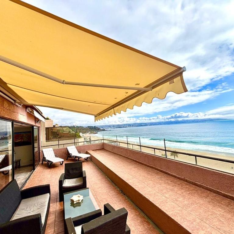 Espectacular departamento de primera linea - Three-Bedroom Apartment with Sea View - 3