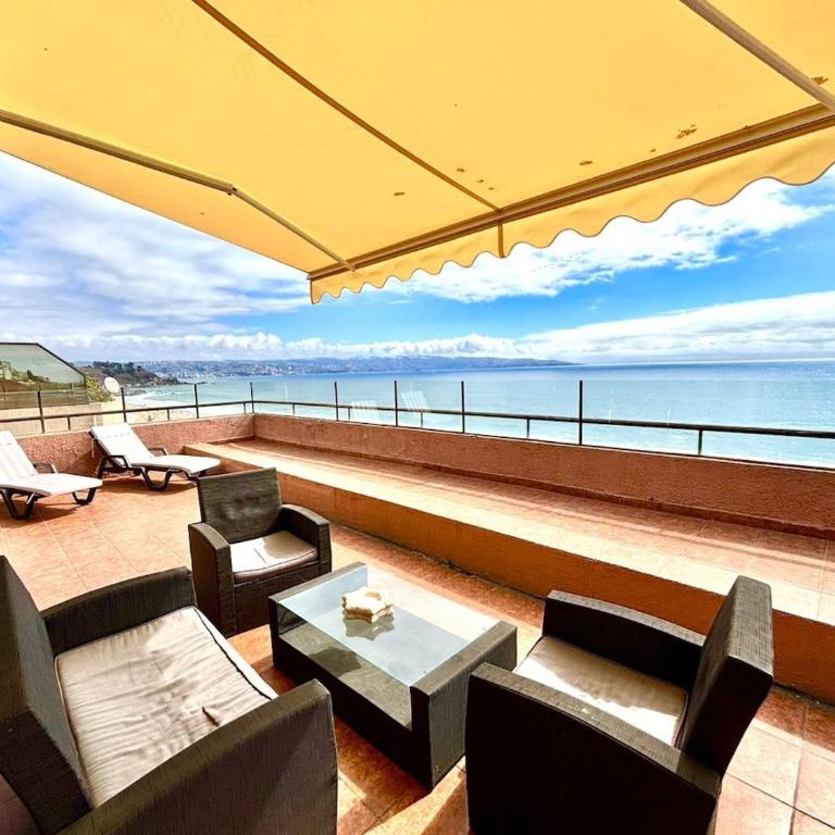 Espectacular departamento de primera linea - Three-Bedroom Apartment with Sea View - 6