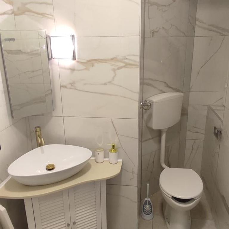 Central flat, top floor, 3 rooms and terrace - Appartamento con 3 Camere da Letto e con Balcone - 36
