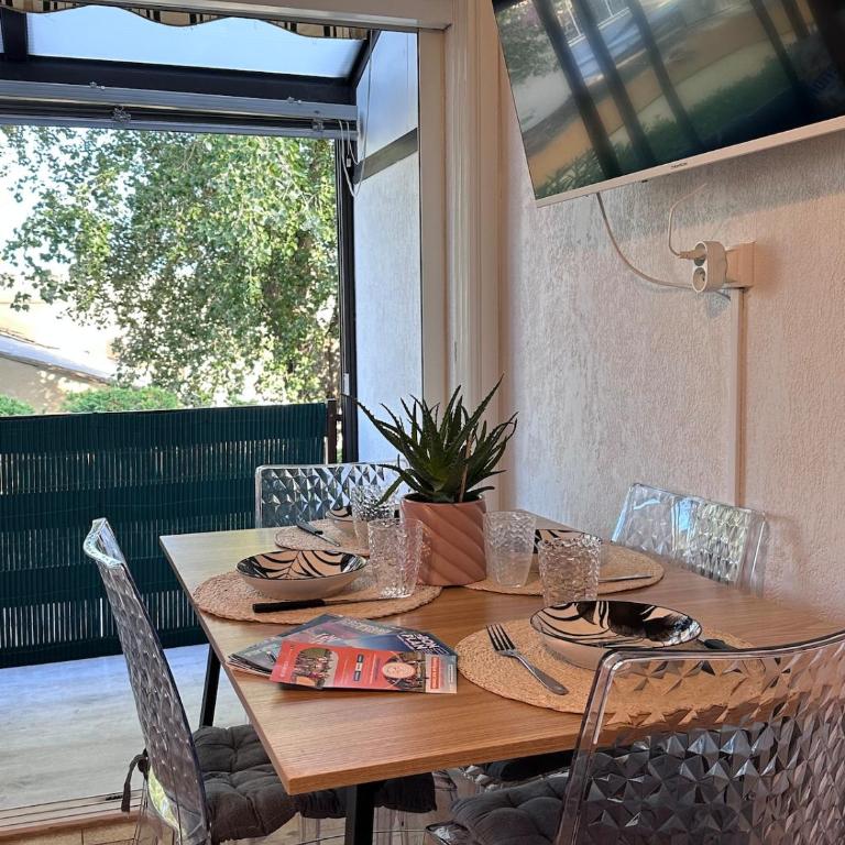 Spacious apartment - Av de la Méditerranée - air conditioning - WiFi- parking - Appartement 2 Chambres - 35