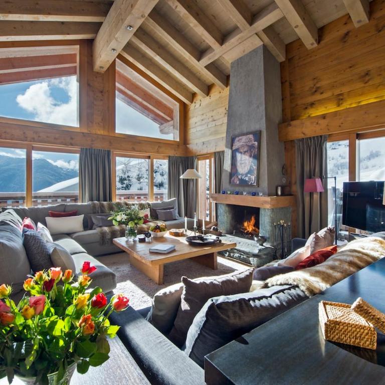 Chalet with Hot Tub and Stunning Views - Ferienhaus - 4