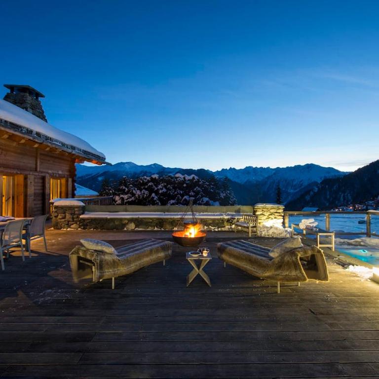 Chalet with Hot Tub and Stunning Views - Ferienhaus - 13