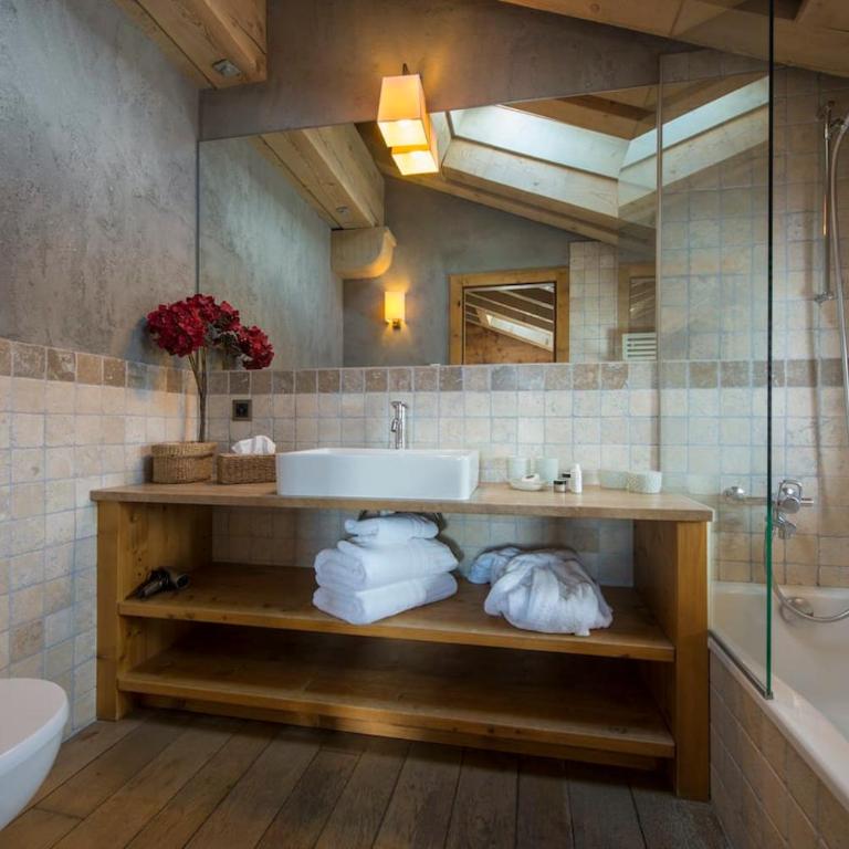 Chalet with Hot Tub and Stunning Views - Ferienhaus - 31