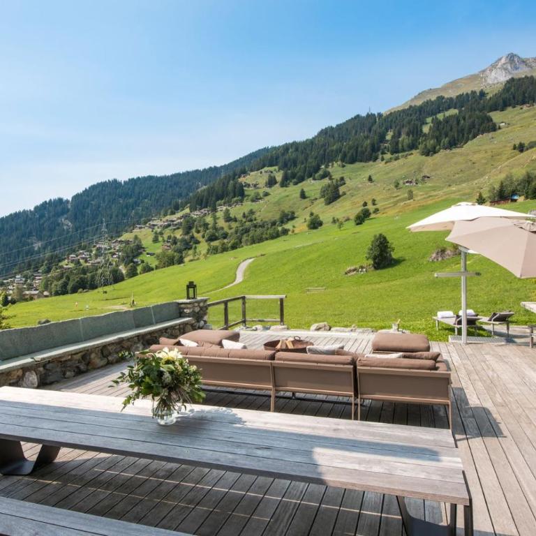 Chalet with Hot Tub and Stunning Views - Ferienhaus - 24