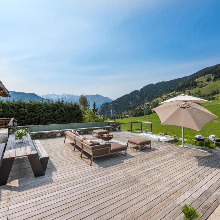 Chalet with Hot Tub and Stunning Views - Ferienhaus - 25