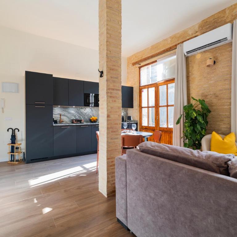 Prime Location, Bright & Cozy Apartment - Deluxe One-Bedroom Apartment - 36