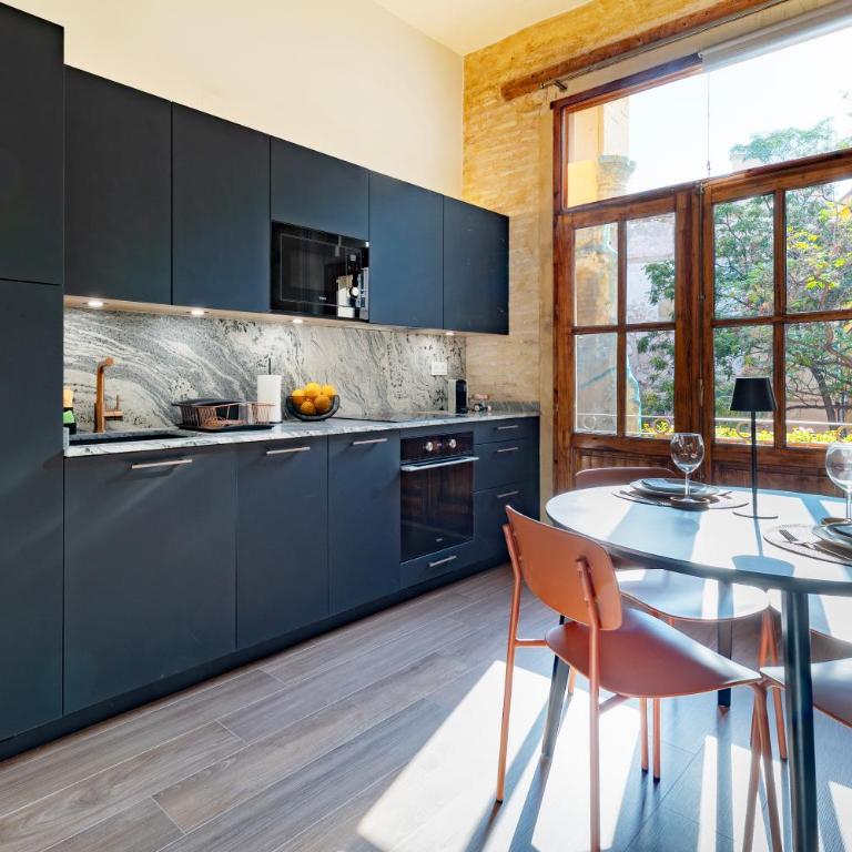 Prime Location, Bright & Cozy Apartment - Deluxe One-Bedroom Apartment - 6