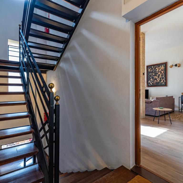 Prime Location, Bright & Cozy Apartment - Deluxe One-Bedroom Apartment - 31