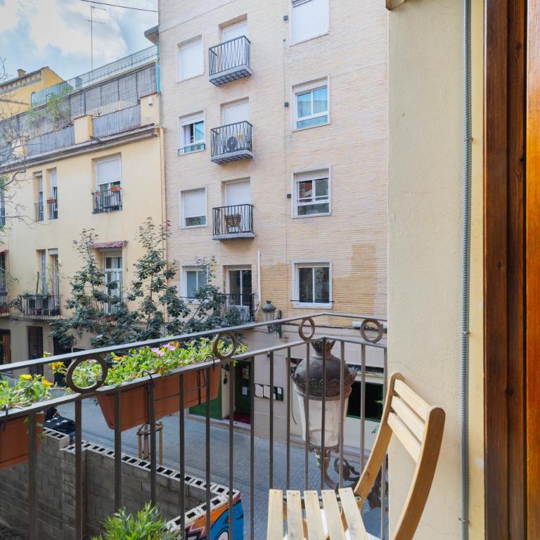 Prime Location, Bright & Cozy Apartment - Deluxe One-Bedroom Apartment - 17
