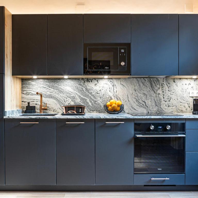 Prime Location, Bright & Cozy Apartment - Deluxe One-Bedroom Apartment - 8