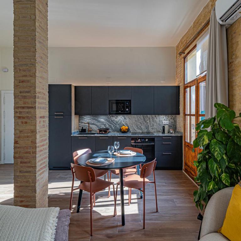 Prime Location, Bright & Cozy Apartment - Deluxe One-Bedroom Apartment - 7