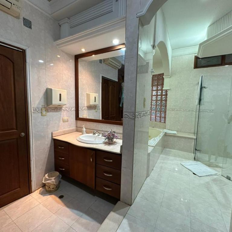 Casa Rey Colonial 1910 Manga - 7 Habitaciones - Deluxe Double Room with Balcony - 3