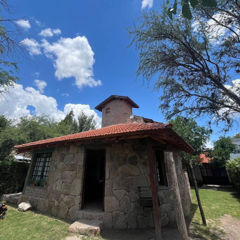 Casa rústica y departamento con wifi, cochera y asador a metros del río Mina Clavero - Casa con 1 dormitorio - 1