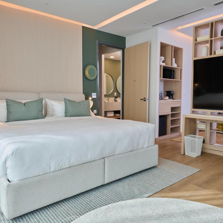 WorldHotels Guadalajara Zona Andares - King Suite with Sofa Bed, Terrace and City View - Non-Smoking - 2